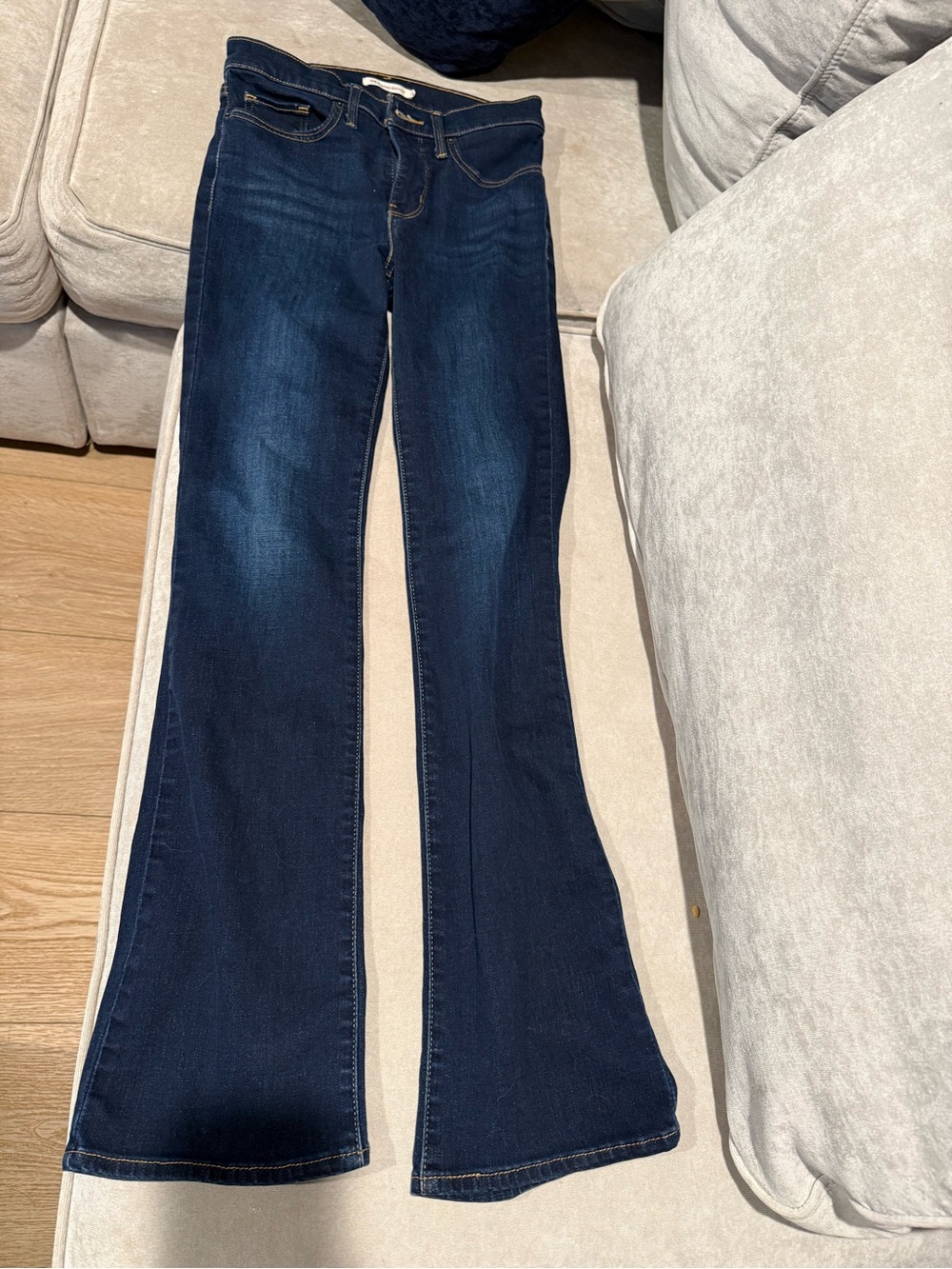 Levi’s 27 Dark Blue Wash 315 shaping bootcut Women’s Jeans